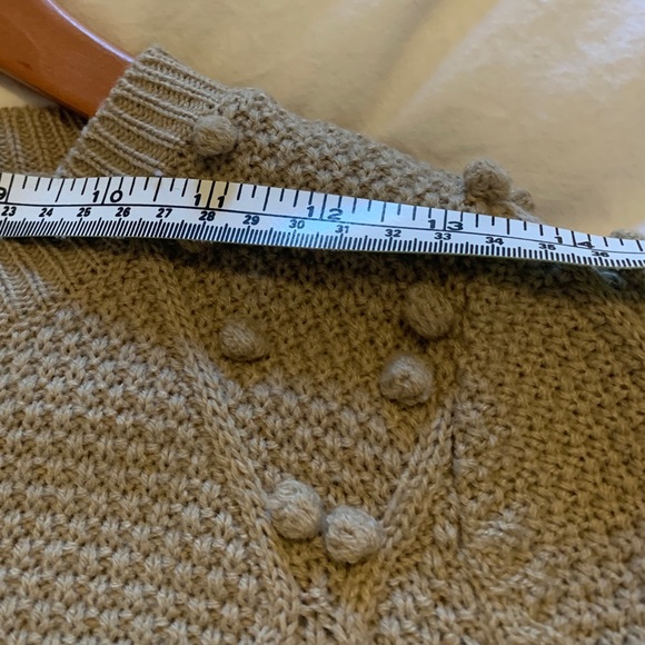 Beautiful camel coloured sweater - Picture 8 of 9